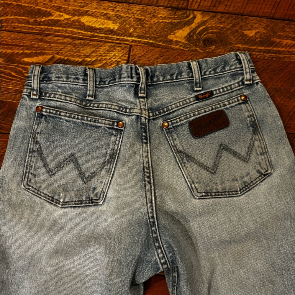 Classic Light Blue Distressed Men's Wrangler Jeans - Picture 5 of 8
